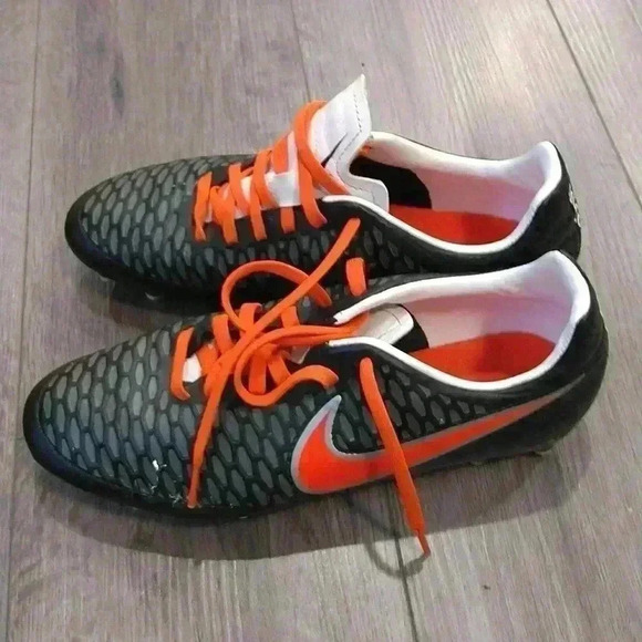 Nike  cleats - Picture 1 of 6